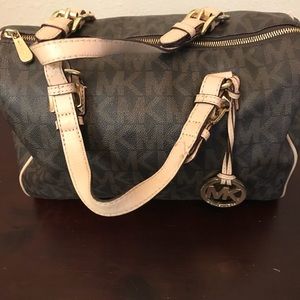 Authentic Micheal Kors bag... good condition.